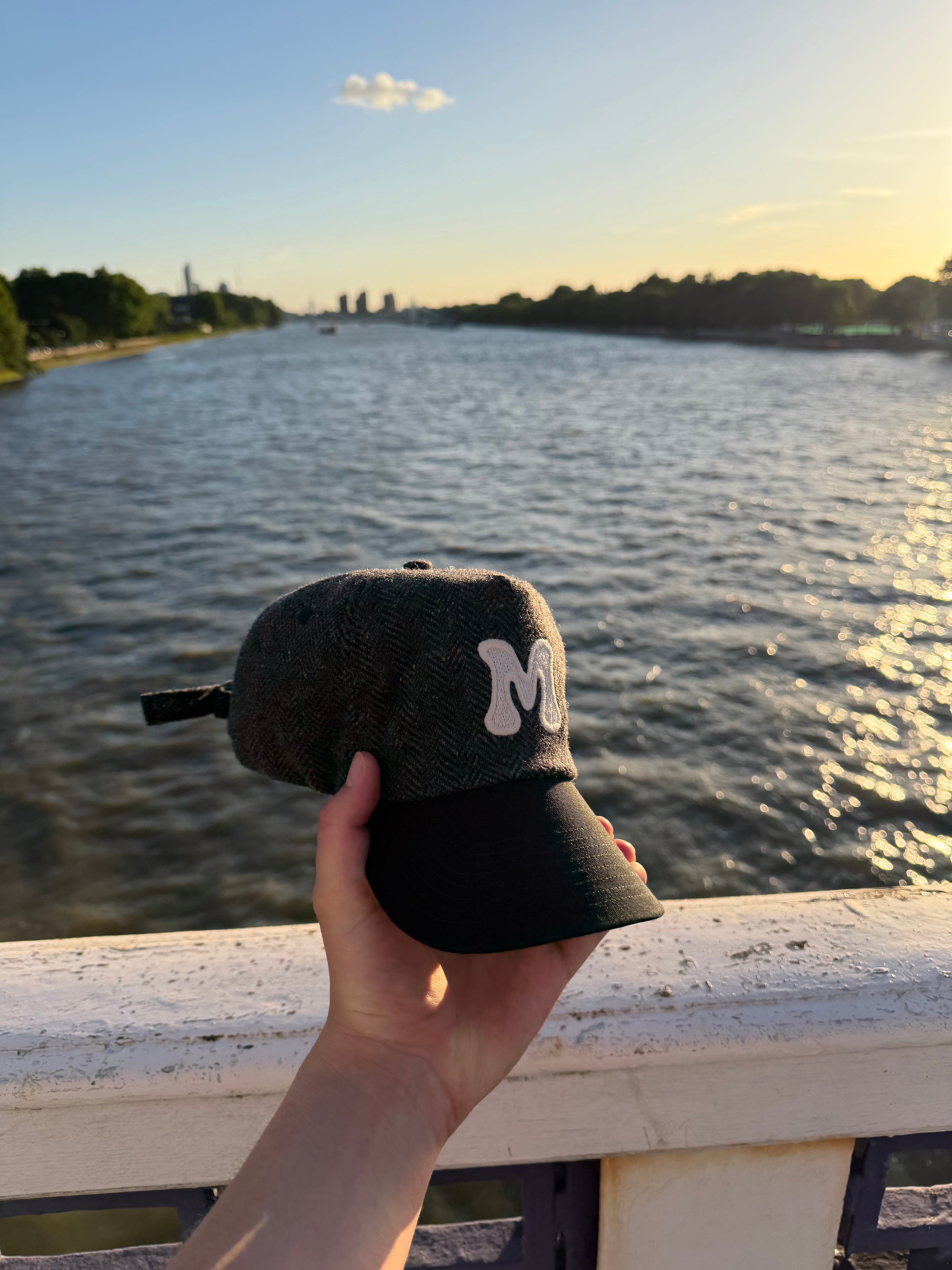 Milieu 'M' Cap